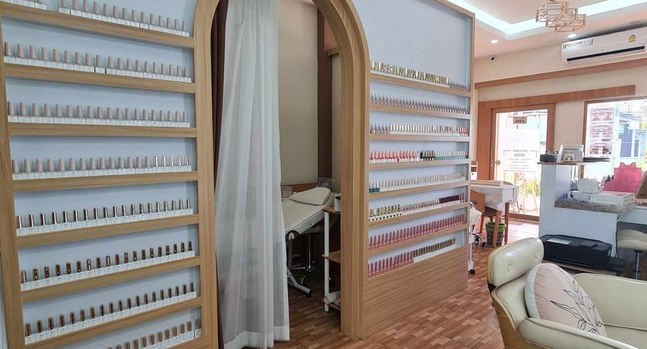 Gewerbefläche zum Kauf mit 3 Zimmer in Bang Lamung, Chonburi