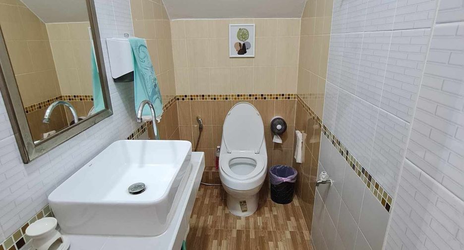 Gewerbefläche zum Kauf mit 3 Zimmer in Bang Lamung, Chonburi