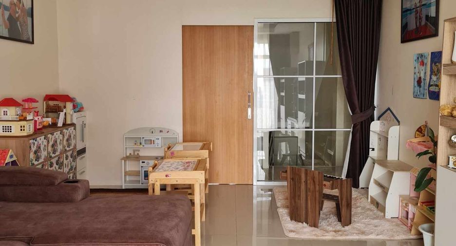 Gewerbefläche zum Kauf mit 3 Zimmer in Bang Lamung, Chonburi