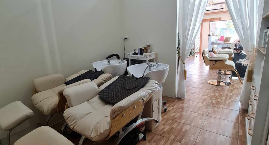 Gewerbefläche zum Kauf mit 3 Zimmer in Bang Lamung, Chonburi