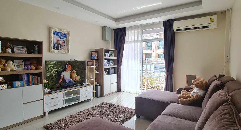 Gewerbefläche zum Kauf mit 3 Zimmer in Bang Lamung, Chonburi