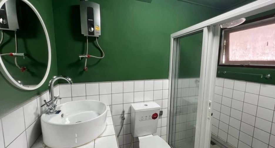 For rent 3 bedrooms apartment in Watthana, Bangkok