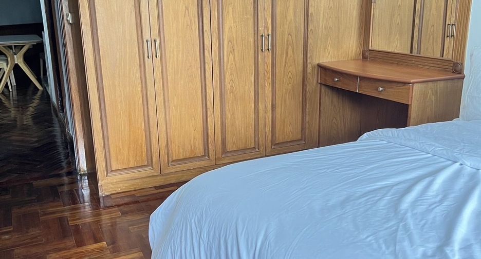 For rent 2 bedrooms condo in Watthana, Bangkok