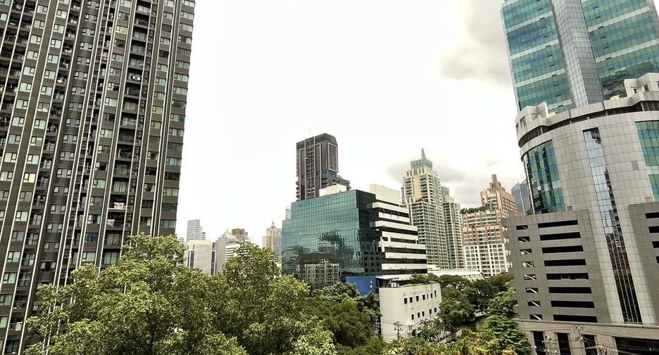 For rent 2 bedrooms condo in Watthana, Bangkok
