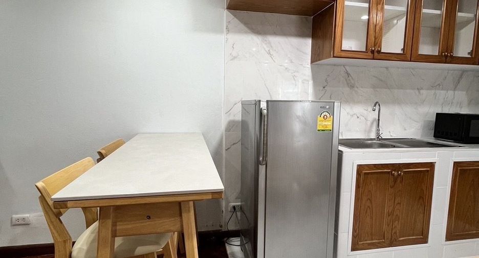 For rent 2 bedrooms condo in Watthana, Bangkok