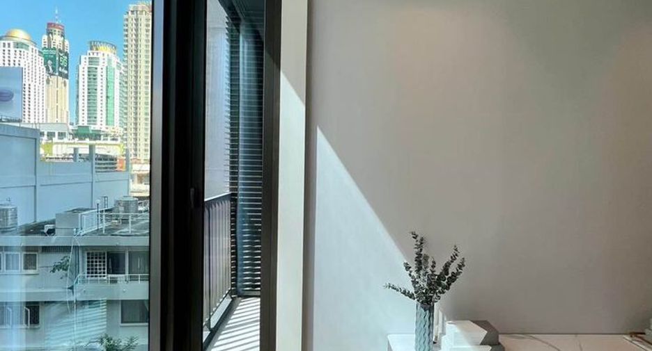 For rent 2 bedrooms condo in Pathum Wan, Bangkok
