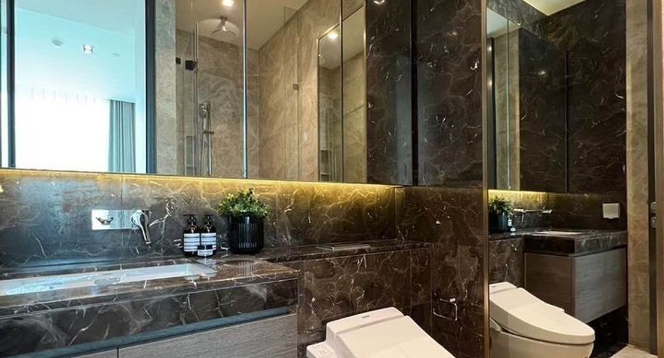 For rent 2 bedrooms condo in Pathum Wan, Bangkok