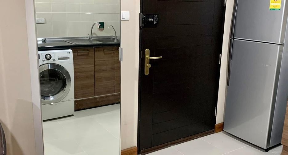 For rent 2 bedrooms condo in Huai Khwang, Bangkok