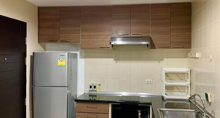 For rent 2 bedrooms condo in Huai Khwang, Bangkok