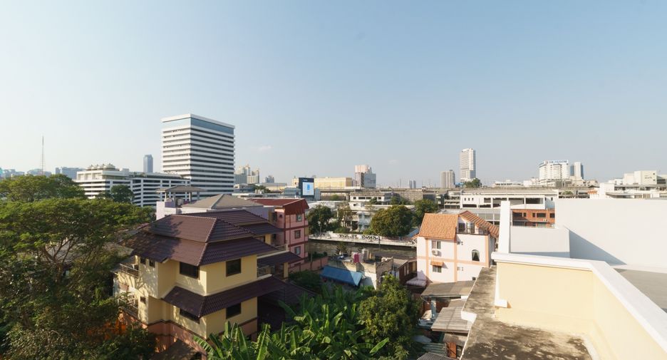 Reihenhaus zur Miete mit 5 Zimmer in Watthana, Bangkok