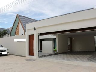 Villa en alquiler de 3 habitaciones en Bang Lamung, Chonburi