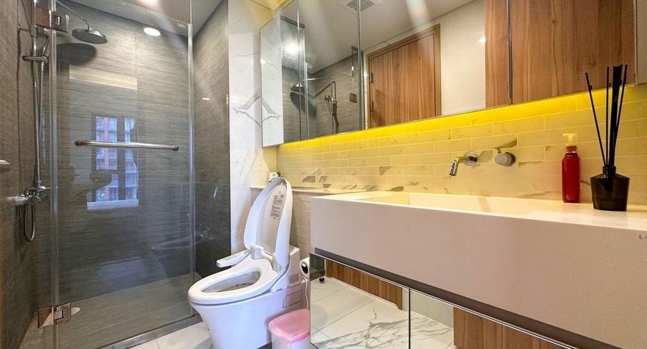 For sale 2 bedrooms condo in Watthana, Bangkok