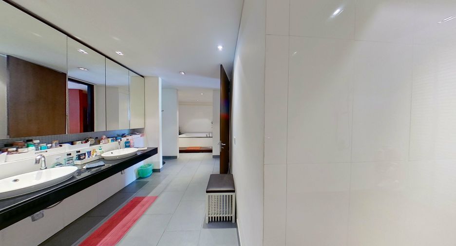 For sale 2 bedrooms condo in Khlong Toei, Bangkok