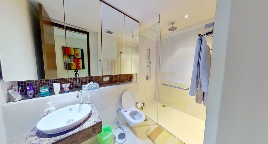 For sale 2 bedrooms condo in Khlong Toei, Bangkok