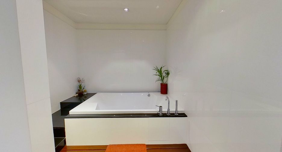 For sale 2 bedrooms condo in Khlong Toei, Bangkok