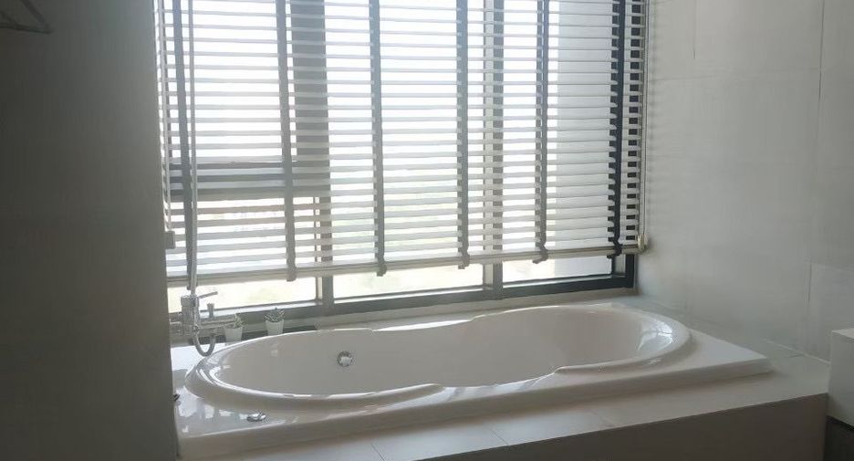 For rent 3 bedrooms condo in Watthana, Bangkok