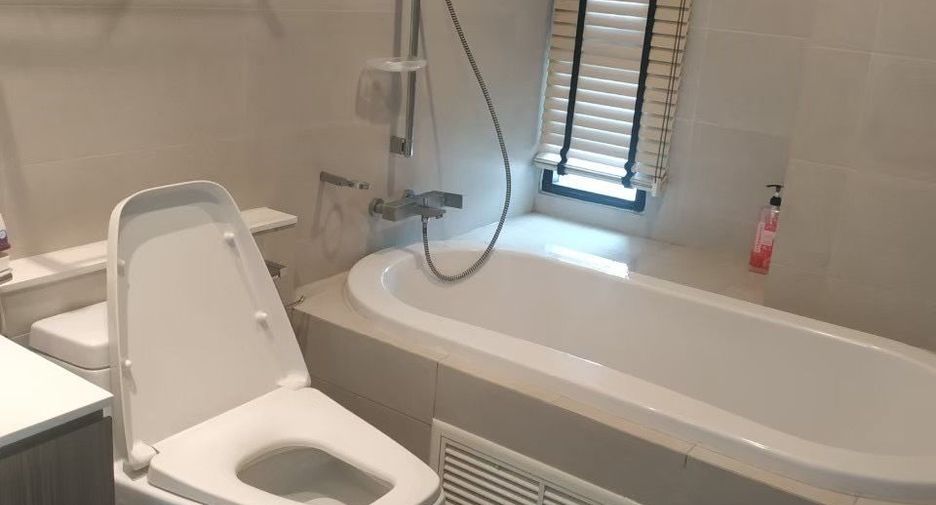 For rent 3 bedrooms condo in Watthana, Bangkok