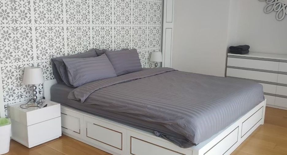 For rent 3 bedrooms condo in Watthana, Bangkok