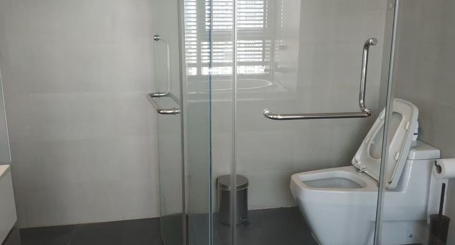 For rent 3 bedrooms condo in Watthana, Bangkok