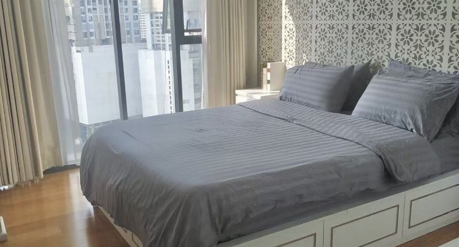 For rent 3 bedrooms condo in Watthana, Bangkok