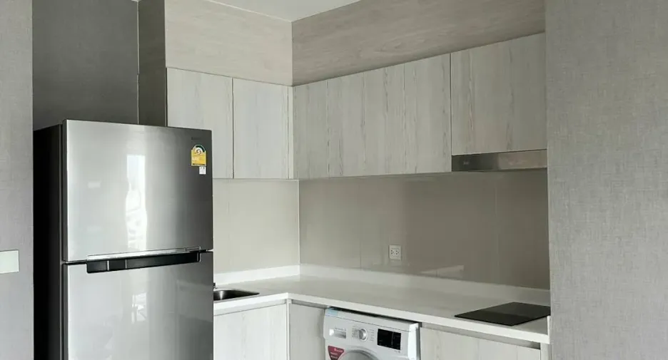 For rent 2 bedrooms condo in Pathum Wan, Bangkok