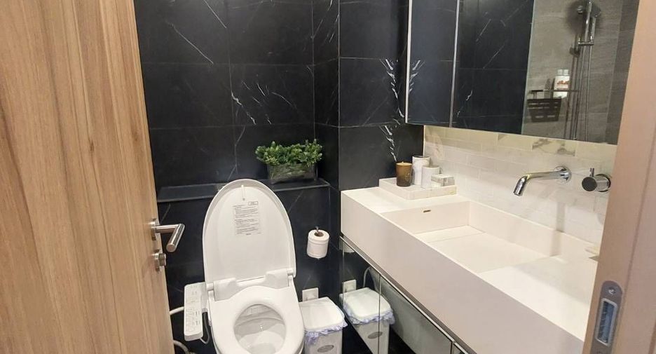 For rent 3 bedrooms condo in Watthana, Bangkok