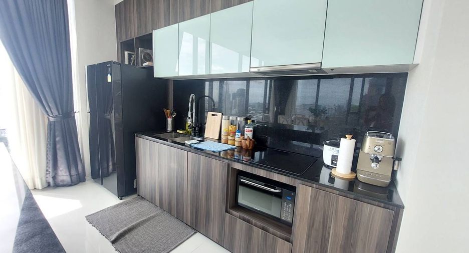 For rent 3 bedrooms condo in Watthana, Bangkok