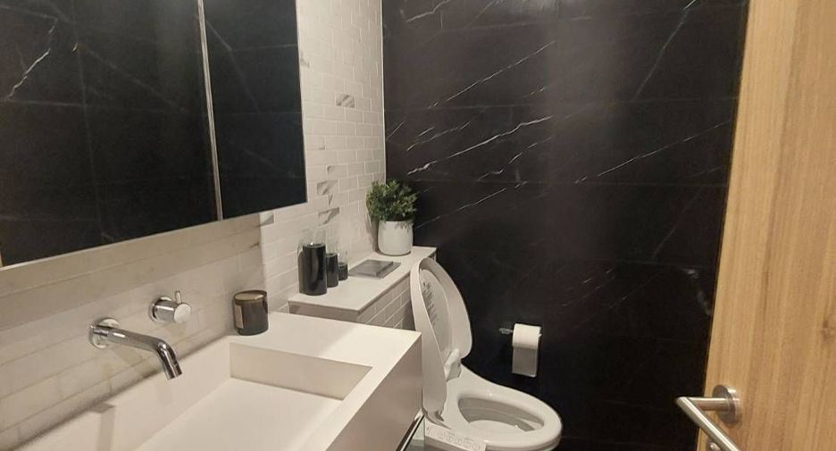 For rent 3 bedrooms condo in Watthana, Bangkok
