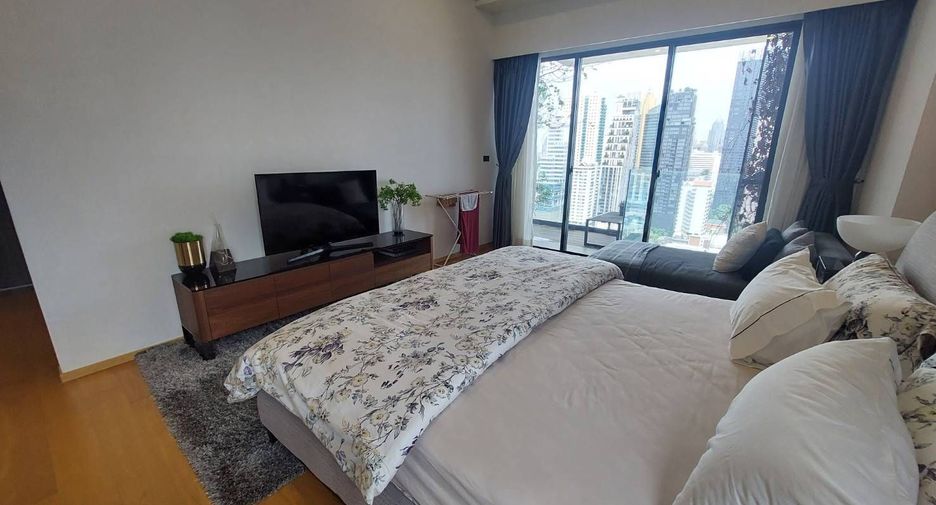 For rent 3 bedrooms condo in Watthana, Bangkok