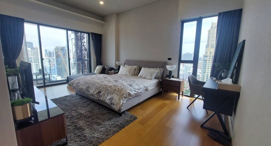 For rent 3 bedrooms condo in Watthana, Bangkok