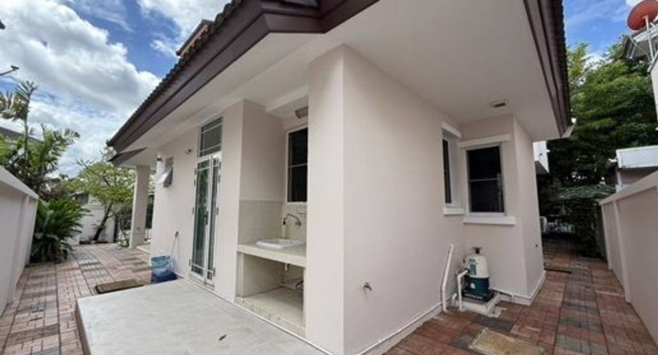 For rent 3 bedrooms house in Prawet, Bangkok