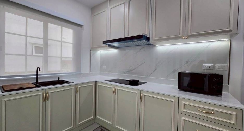 For rent 4 bedrooms house in Mueang Samut Prakan, Samut Prakan