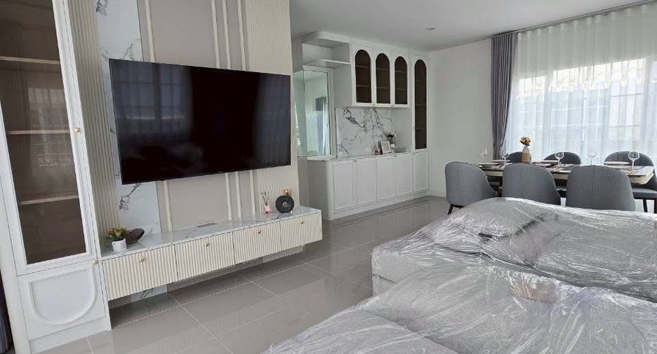 For rent 4 bedrooms house in Mueang Samut Prakan, Samut Prakan