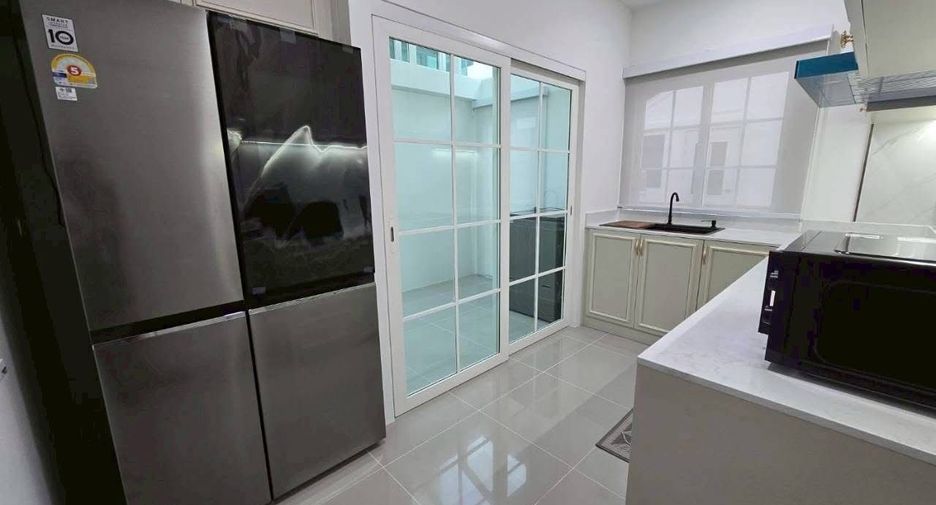 For rent 4 bedrooms house in Mueang Samut Prakan, Samut Prakan