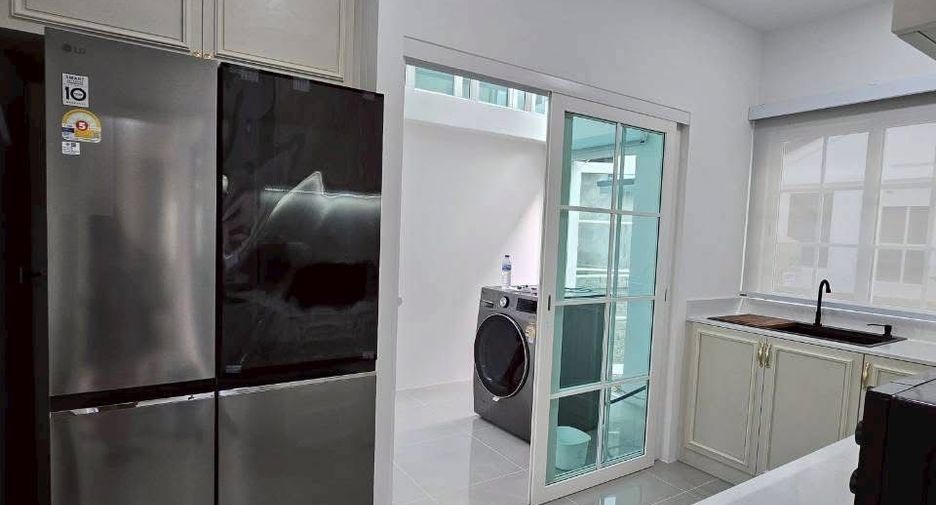For rent 4 bedrooms house in Mueang Samut Prakan, Samut Prakan