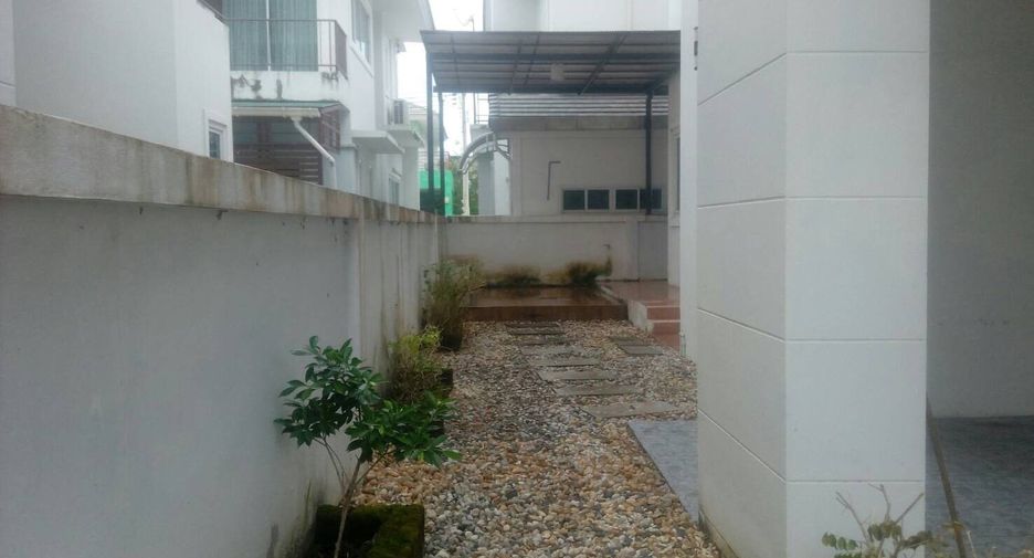 Haus zum Kauf mit 3 Zimmer in Si Racha, Chonburi
