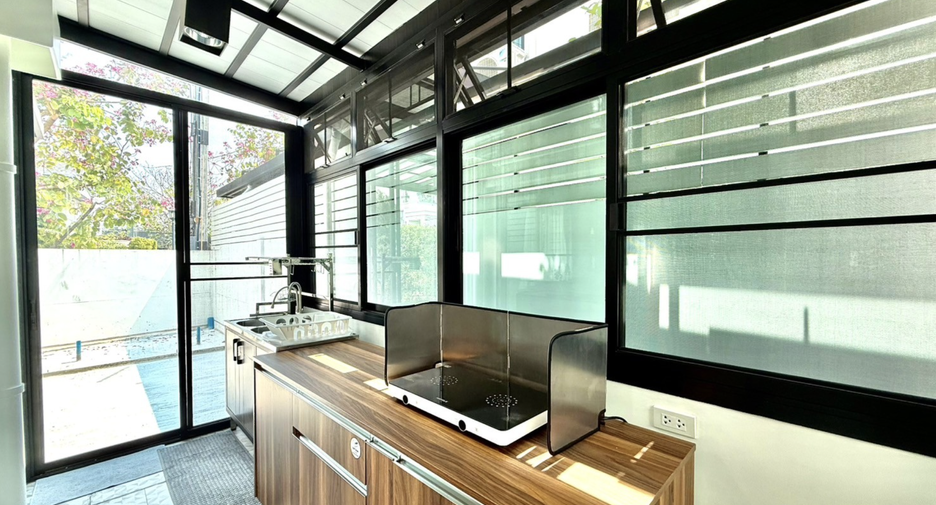 For rent 4 bedrooms house in Bang Phli, Samut Prakan