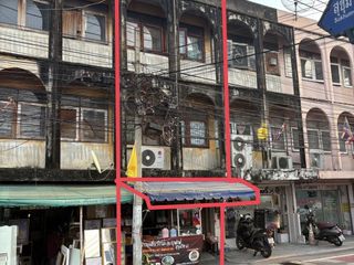 For sale 4 bedrooms townhouse in Phra Khanong, Bangkok