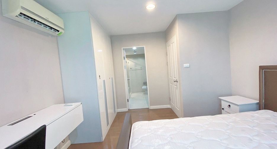 À vendre 3 chambres condo à Huai Khwang, Bangkok