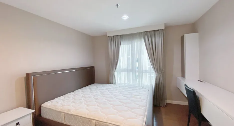 For sale 3 bedrooms condo in Huai Khwang, Bangkok