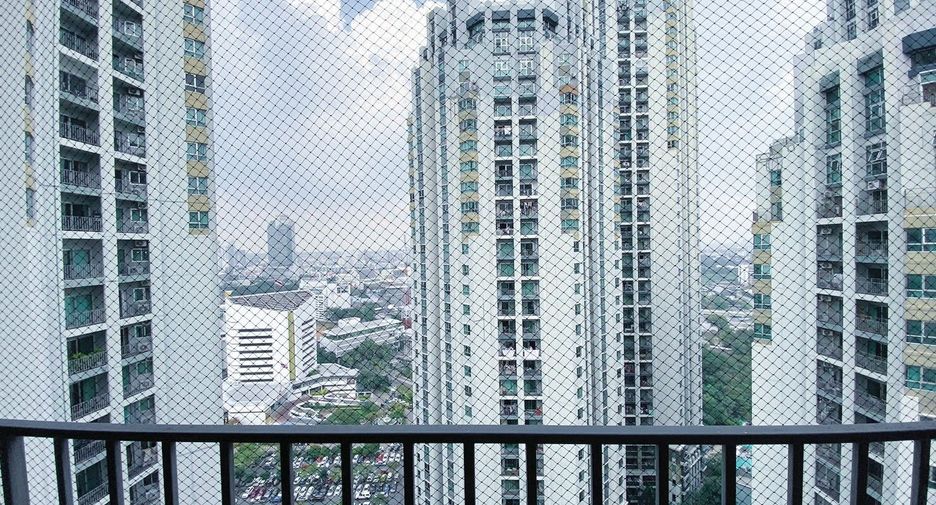 À vendre 3 chambres condo à Huai Khwang, Bangkok