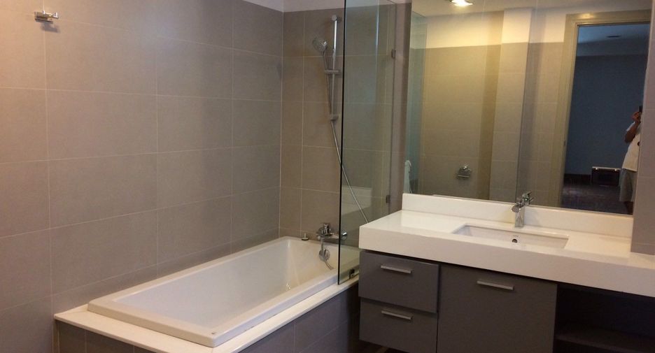 For sale 5 bedrooms house in Suan Luang, Bangkok