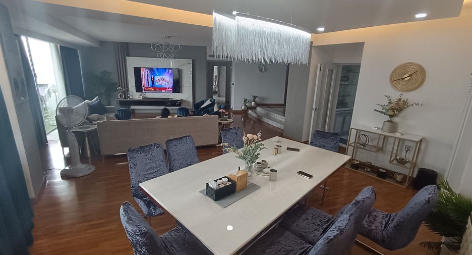 For sale 3 bedrooms condo in Sathon, Bangkok