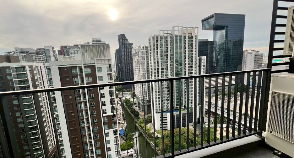 Wohnung zur Miete mit 2 Zimmer in Huai Khwang, Bangkok