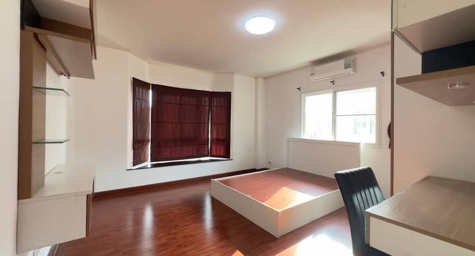 For sale 3 bedrooms house in Si Racha, Chonburi