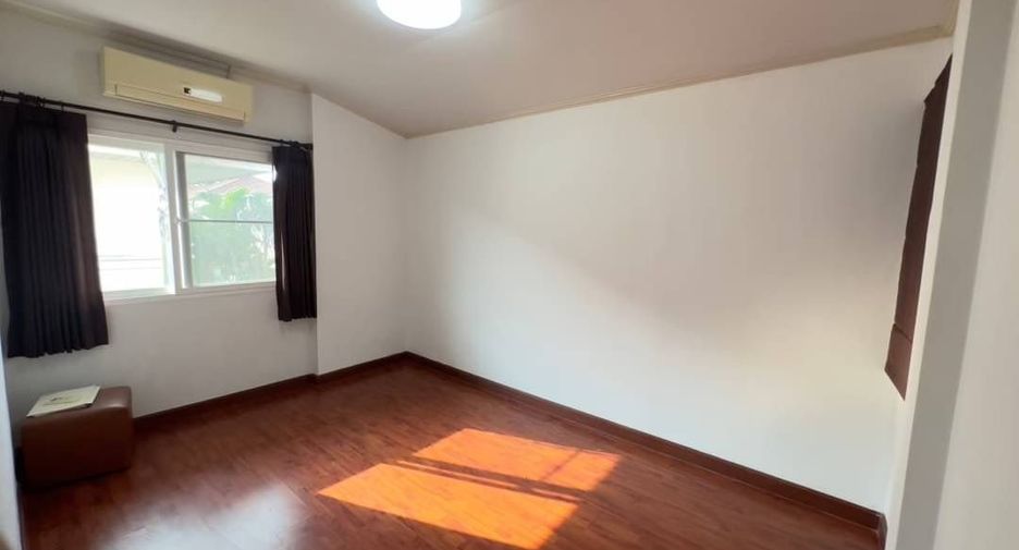For sale 3 bedrooms house in Si Racha, Chonburi