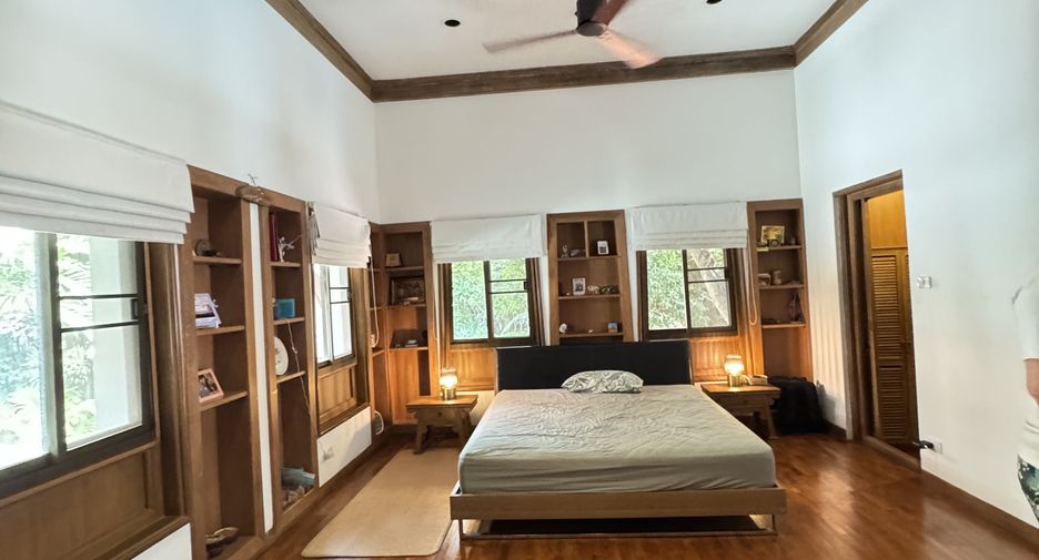 For rent 3 bedrooms house in Watthana, Bangkok