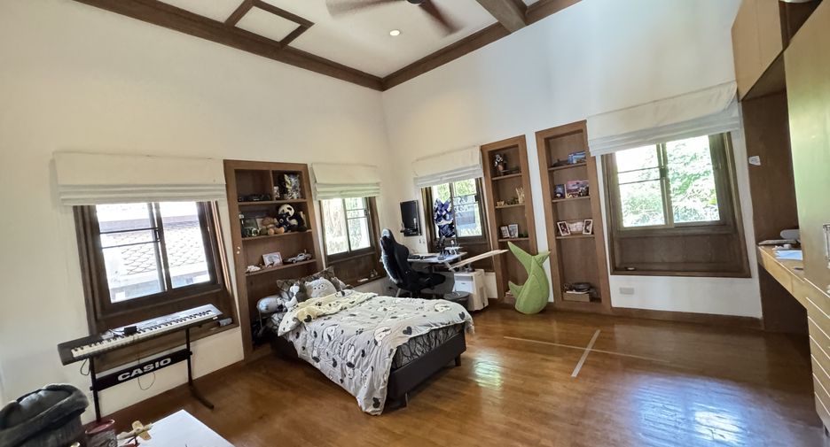 For rent 3 bedrooms house in Watthana, Bangkok