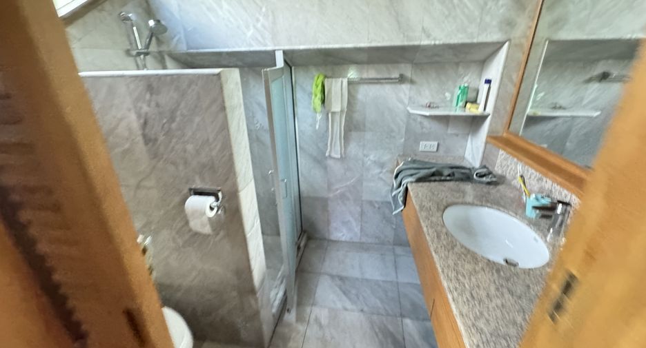 For rent 3 bedrooms house in Watthana, Bangkok