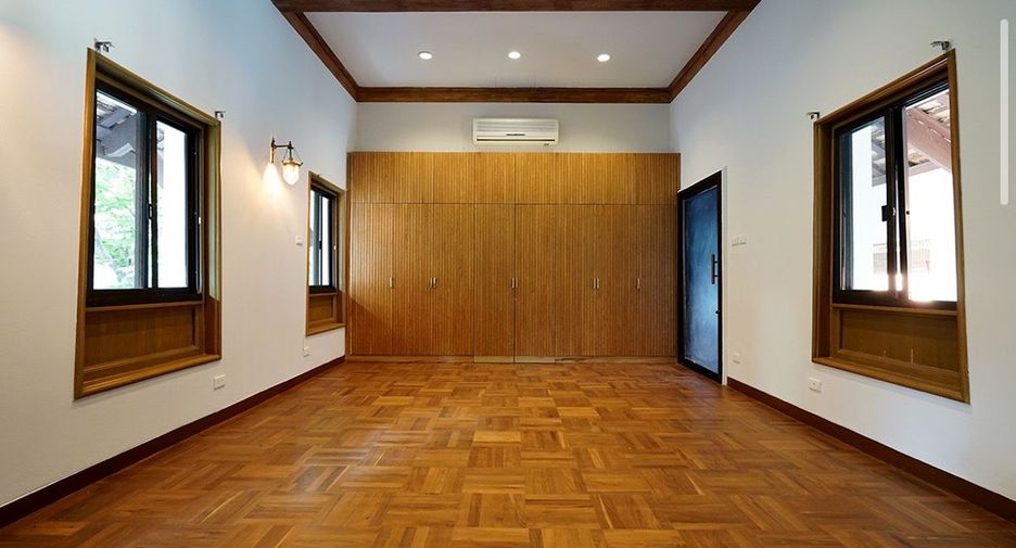 For rent 3 bedrooms house in Watthana, Bangkok